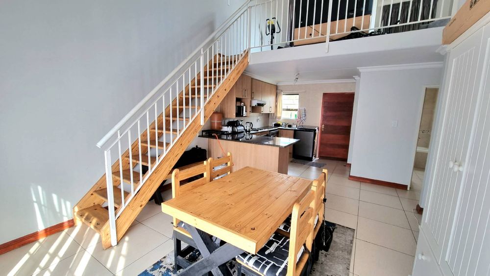 Dining area with balcony 