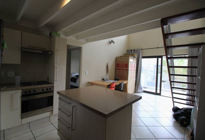 Douglasdale Apartment To Rent: 1 bed, loft, pool, clubhouse, 24-hour security.