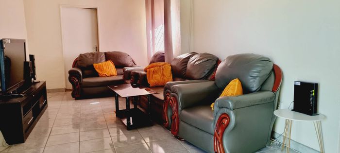 Wanaheda House For Sale: 2 bedrooms, extra room, renovation opportunity, space to extend.