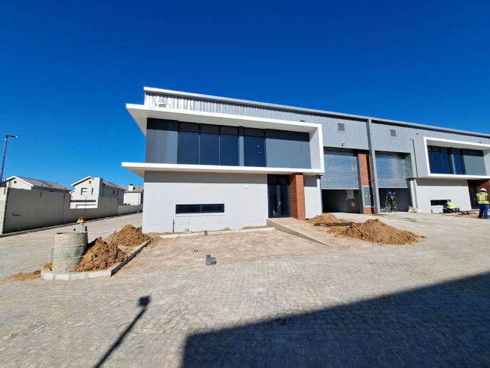 Industrial Warehouse To Rent in Kraaifontein Industria with office, parking, and security.