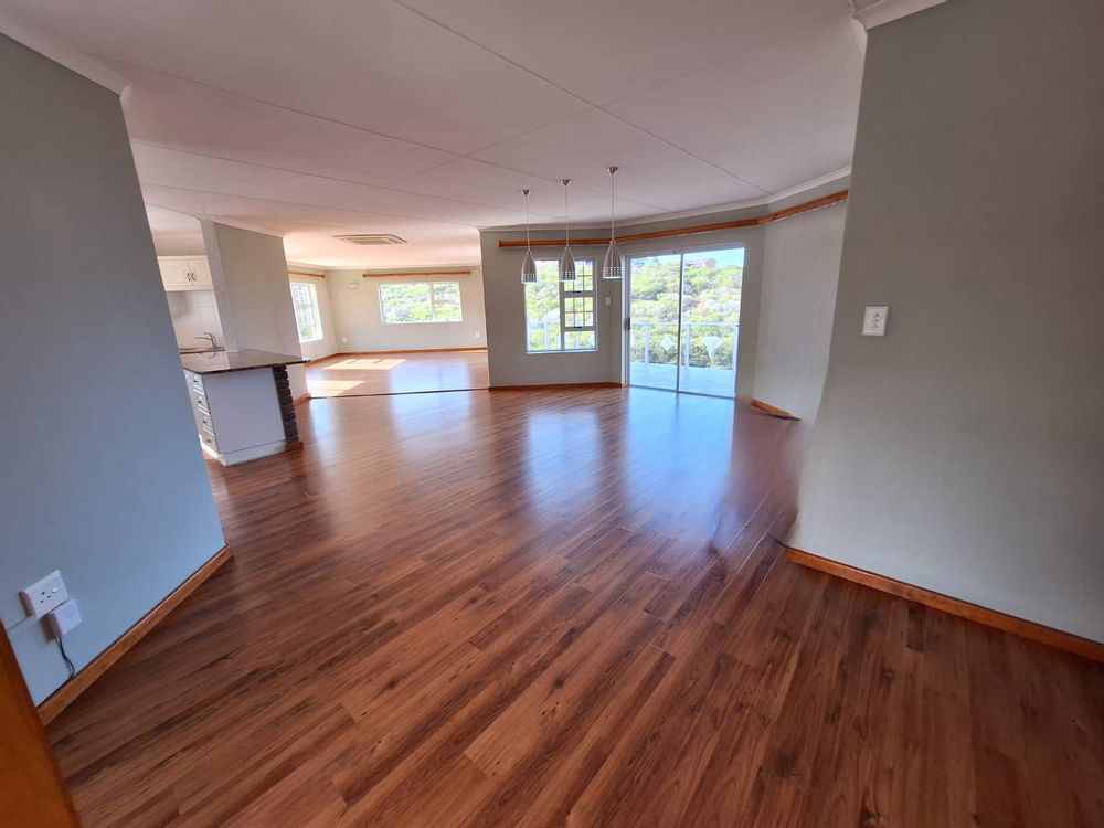 Dining-/Living Room/Kitchen