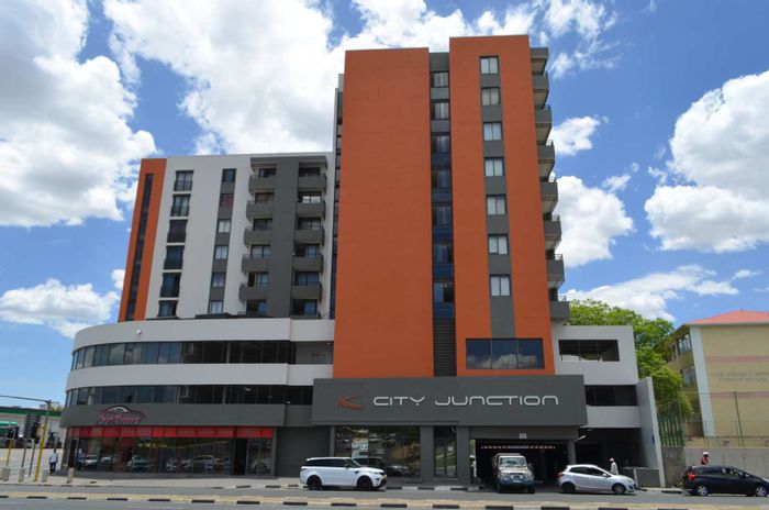 For Sale: Apartment in Windhoek Central, 1 bed, near shopping and church.