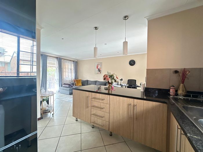 Property #2378176, Townhouse For Sale in Mooikloof Ridge