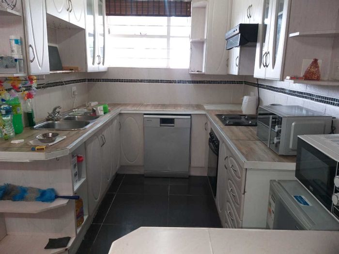 For Sale: 1-Bedroom Apartment in Albertville with pool, parking, and communal parks.