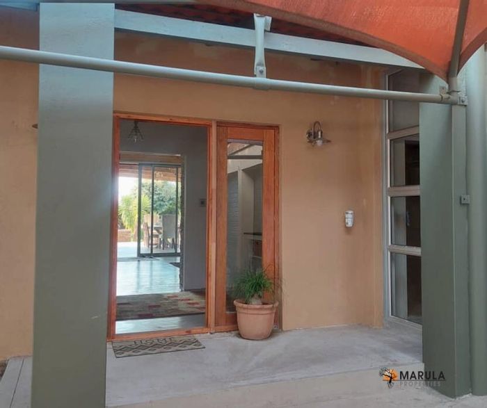 Klein Windhoek House For Sale: 4 bedrooms, office, BBQ patio, double garage.