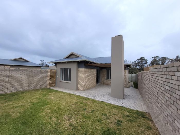 Mooikloof Country Estate House For Sale: 3 beds, double garage, inverter system.