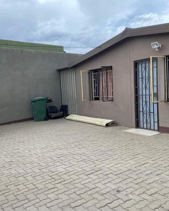 For Sale: House in Katutura with 3 bedrooms, 2 bathrooms, and paved yard.