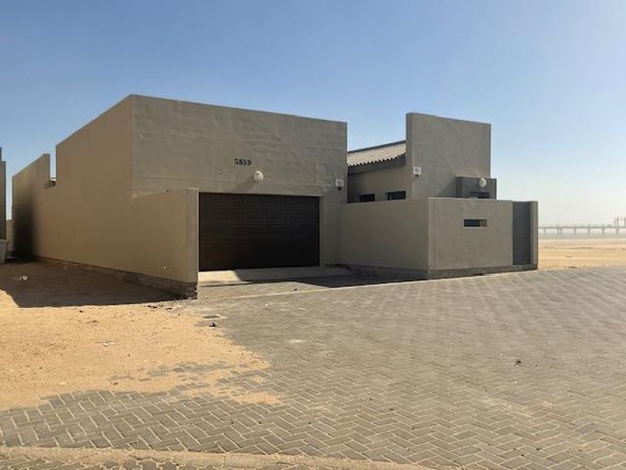 Property #2388799, House For Sale in Kuisebmond
