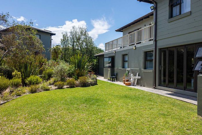 House For Sale in Hartenbos Landgoed: 4 beds, indoor braai, 24-hour security.