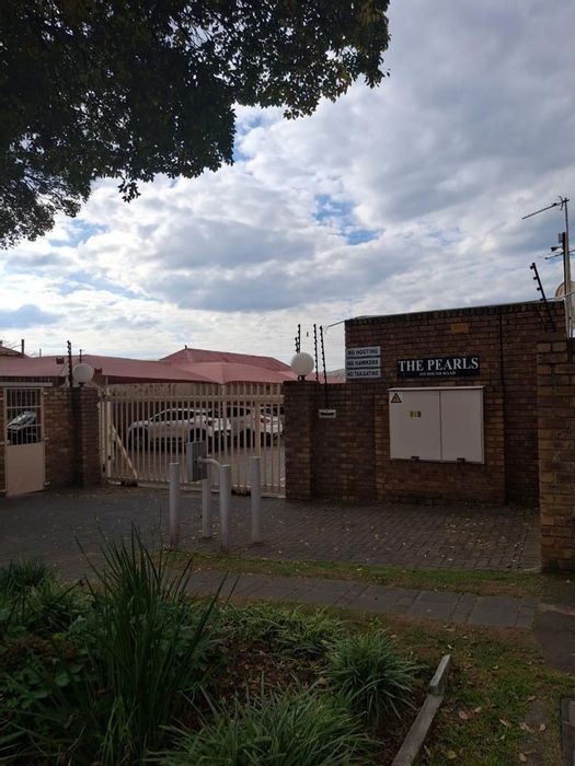 Regents Park Townhouse For Sale: 2-bed, private garden, prepaid electricity, covered parking.