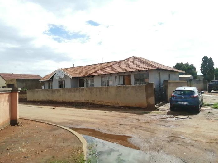Property #2080594, House for sale in Katlehong