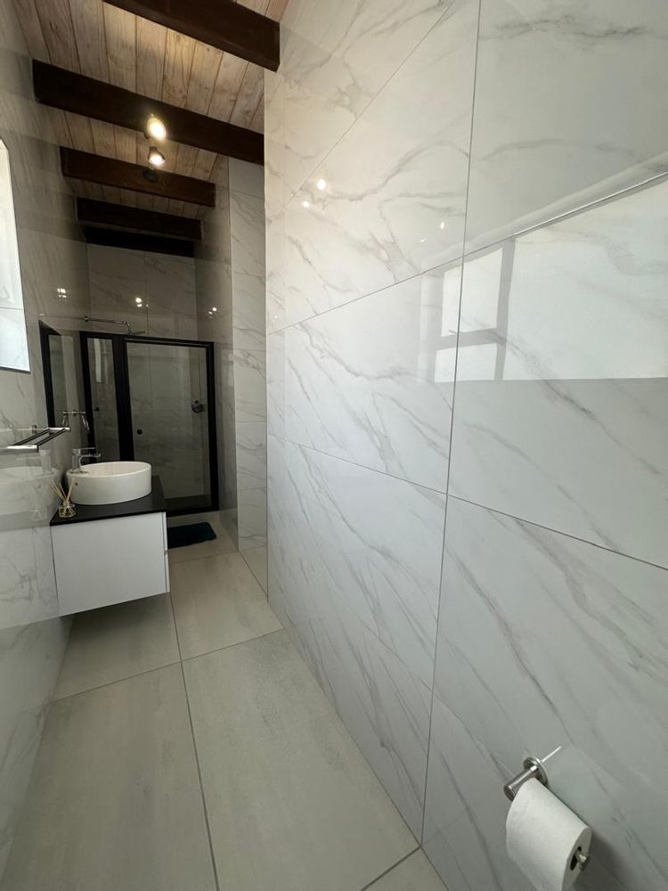 Ensuite bathroom of 4th bedroom