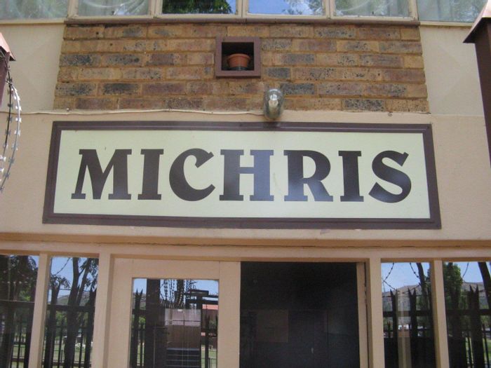 Eloffsdal Apartment To Rent: 2 Bedrooms, Pre-Paid Electricity, Near Amenities.
