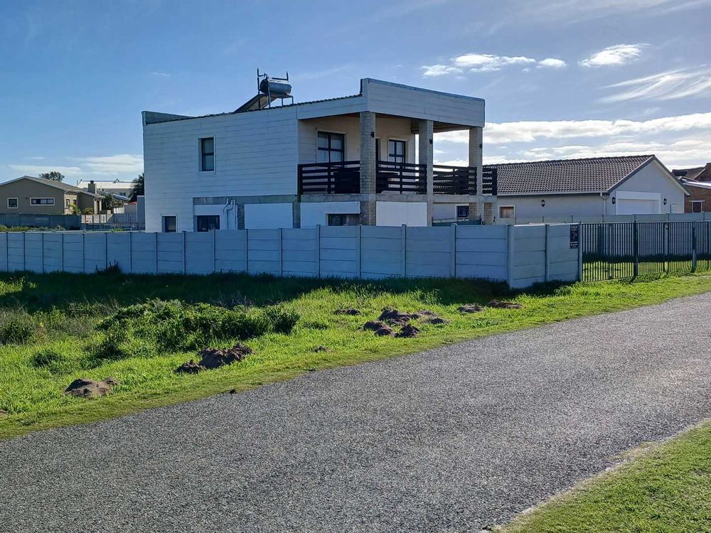 A little closer look at the House directly next to our Plot.