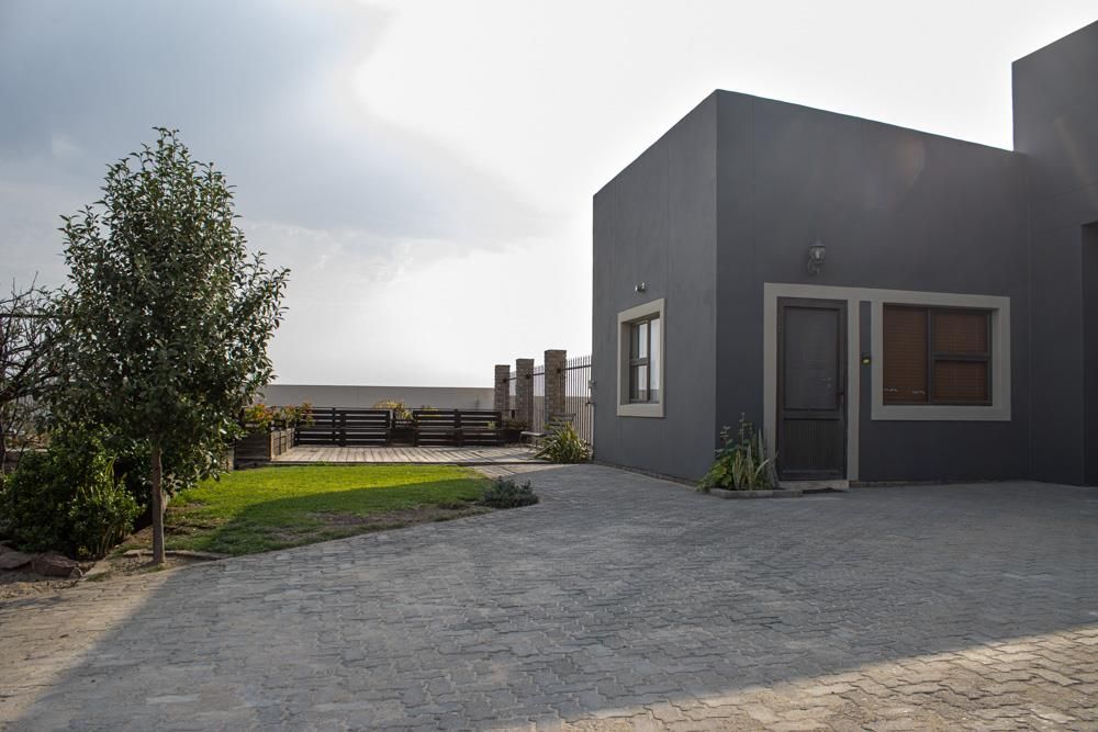 Guest room with garden