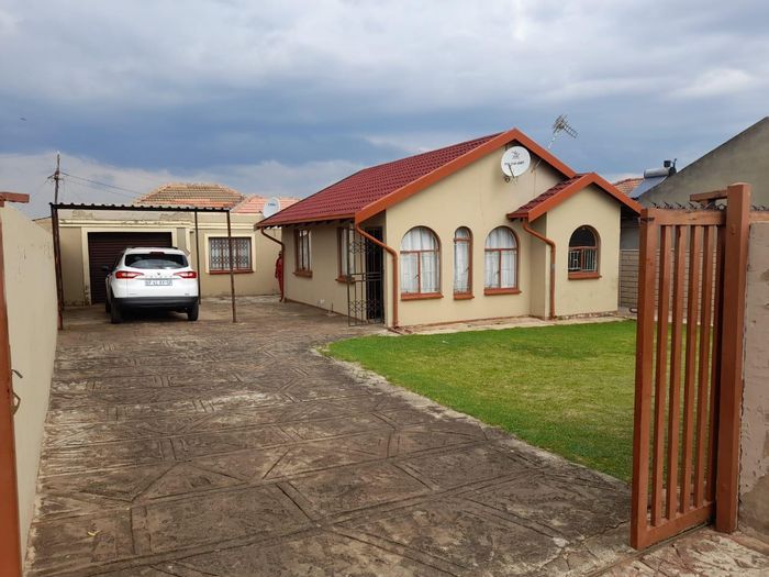 Property #2149272, House for sale in Vosloorus Ext 9