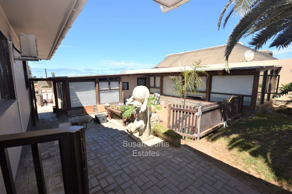 flatlet with own little garden