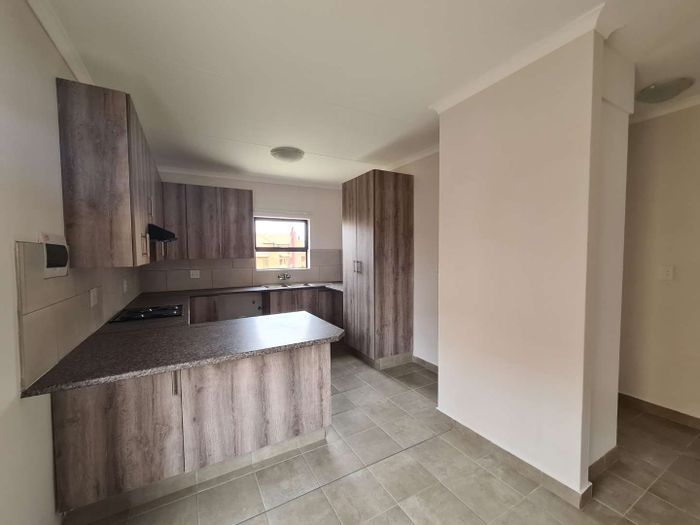 Wierdapark Apartment To Rent: 2 Bed, 2 Bath, Garage, Solar Geyser, Security.