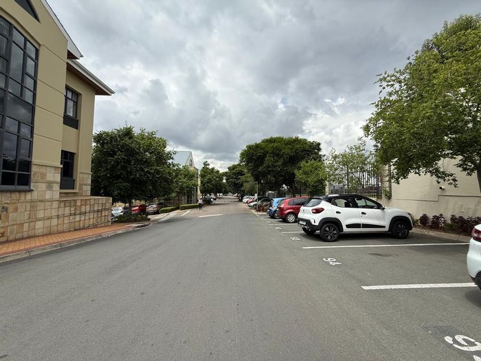 Office to Rent in Wierda Valley: 515m², café, backup power, great connectivity.