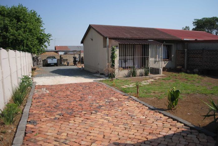 Riversdale House For Sale: Walled property, carport, veranda, and tiled flooring.