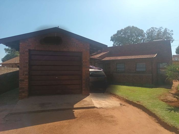 Property #2250031, House for sale in Vosloorus