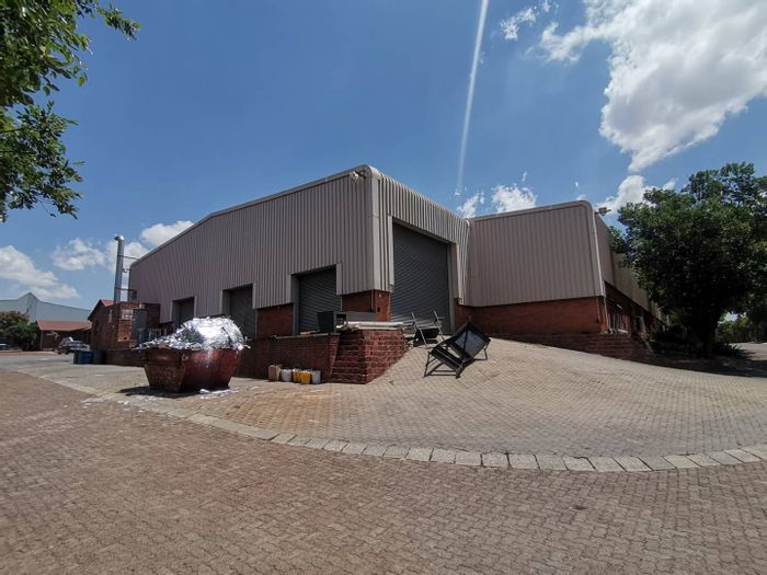 Industrial Warehouse To Rent in Randjespark: 3,189 sqm with 24/7 Security.