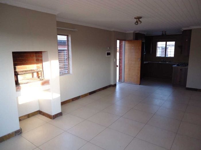2-Bedroom Apartment To Rent in Andeon with built-in braai and prepaid electricity.