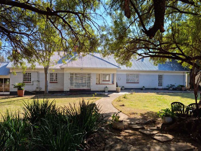 42.8266 Ha Farm in Hartbeespoort Rural with Multiple Houses and Stunning Views