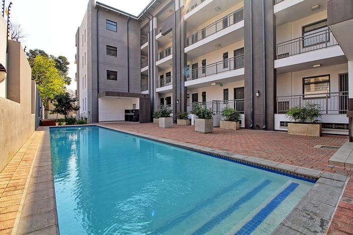 Rivonia Apartment For Sale: Security estate, pool, clubhouse, fiber, and parking.