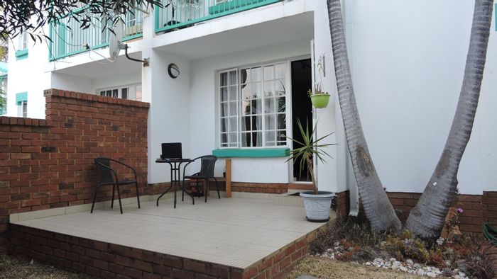 Faerie Glen Townhouse To Rent: 2-bed, garden, clubhouse, pool, furnished, WiFi.