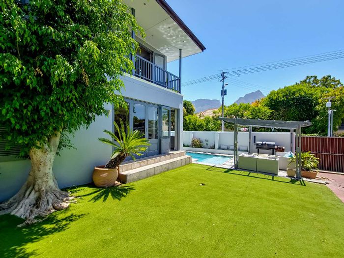 Rondebosch House For Sale: Spacious family home with garden, pool, and flatlet.