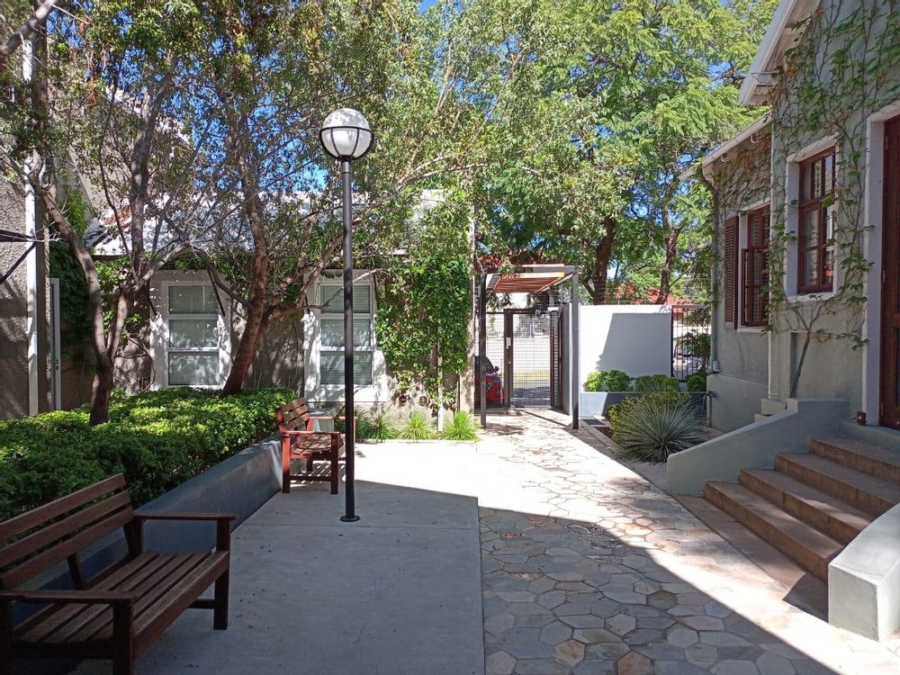 Enclosed garden space 