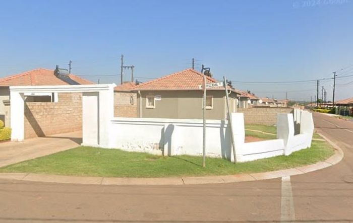 2-bedroom house in Mamelodi East for sale, includes lounge and bathroom.