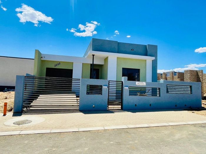 Katutura House For Sale: Spacious layout, large yard, and convenient location.