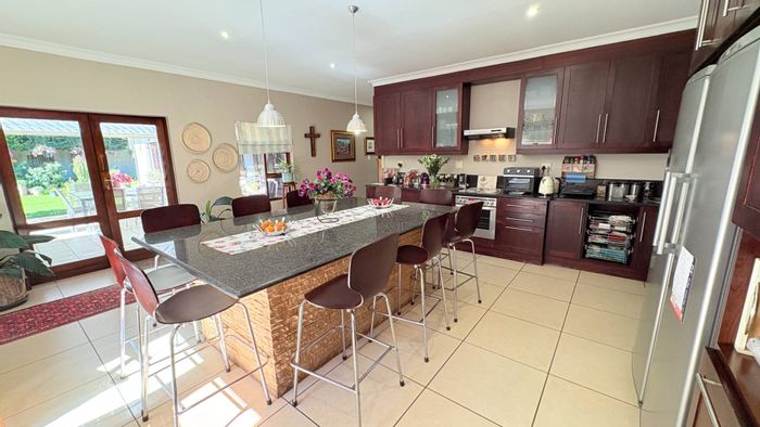 Property #2388806, House For Sale in Midfield Estate