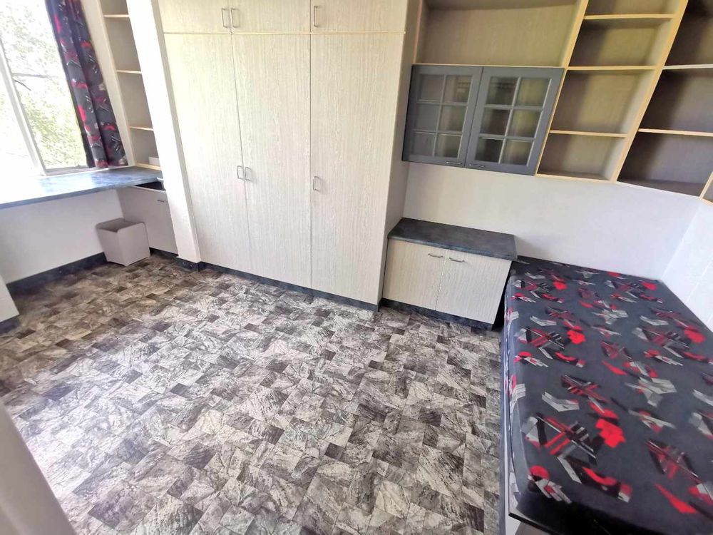 FLATLET/NANNY ROOM WITH SHOWER/TOILET/BASIN ON 3RD FLOOR 