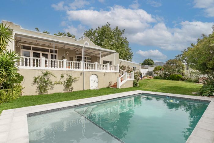 House To Rent in Belle Ombre: Pool, gardens, open-plan kitchen, pet-friendly.