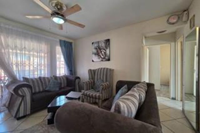 Ground-floor townhouse in South Crest for sale, 2 beds, secure complex, carport.