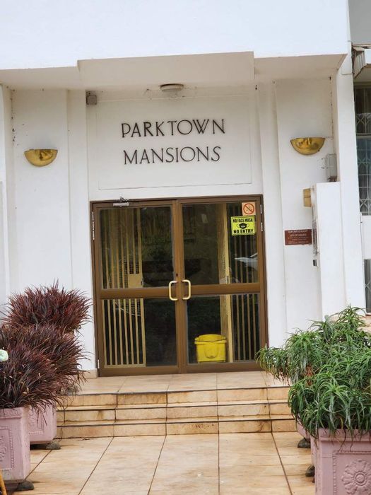 Refurbished studio apartment for sale in Parktown with secure parking and amenities.