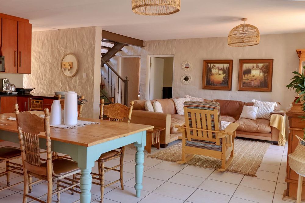 Open-plan dining area in kitchen and lounge