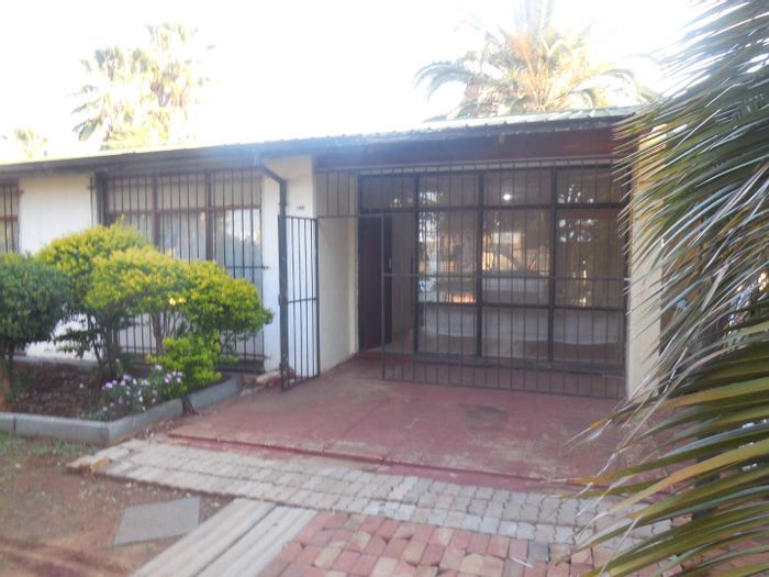 4-bedroom house in Silverton to rent, includes utilities, available immediately.