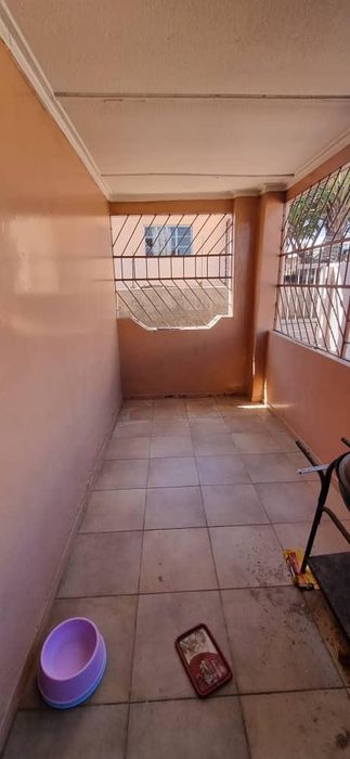 Khomasdal House To Rent: 3 Bedrooms, Kitchen, Living Area, Shaded Parking, N$9000.