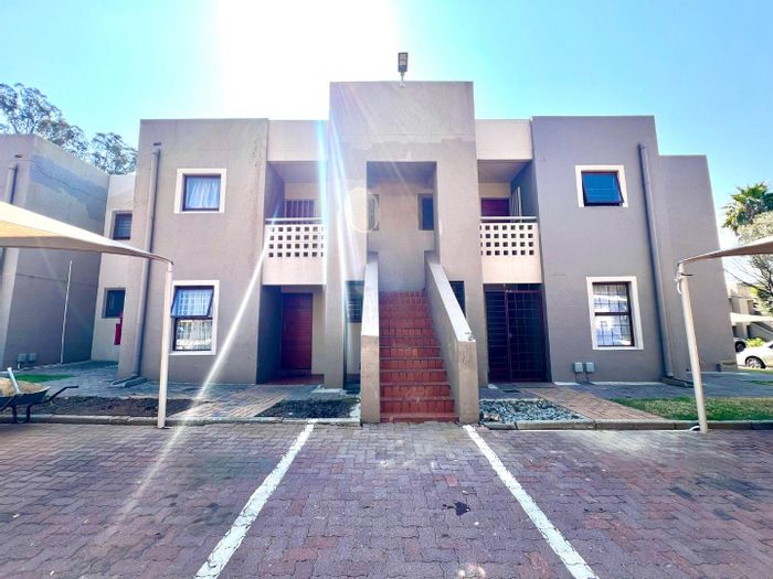 For Sale: Apartment in New Market Park with 3 bedrooms, balcony, and parking.