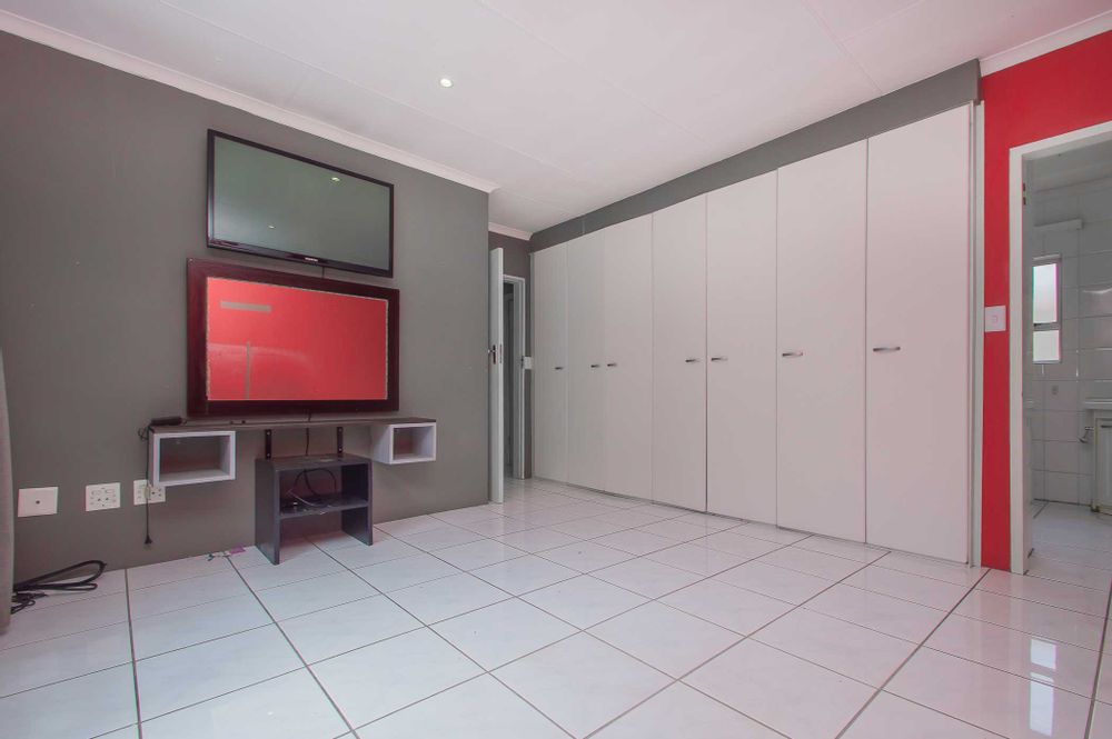 Main bedroom overview