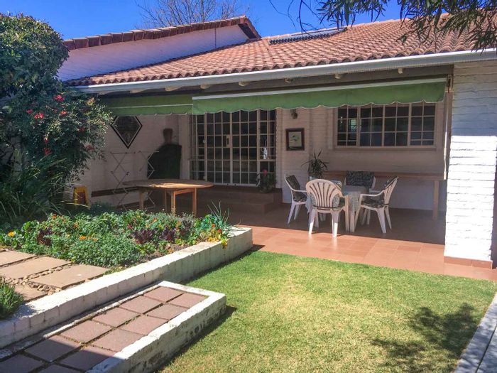 Property #2151487, Townhouse for sale in Craighall Park