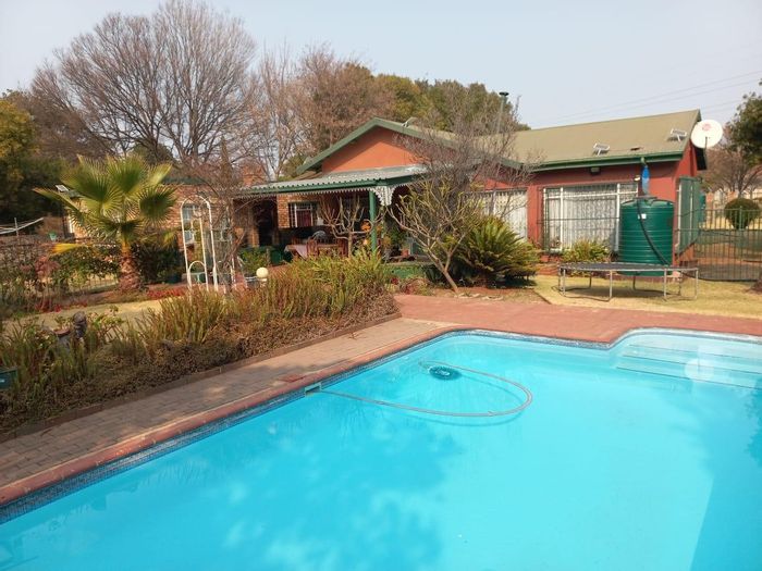 Spacious 4-Bedroom Home with Flatlet for Sale in Lyttelton Manor - No Loadshedding!