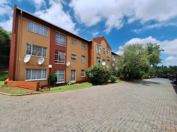 To Rent: 2-Bedroom Apartment in Weltevreden Park with Secure Parking and Great Access.
