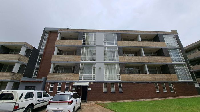 Honeyhills Apartment To Rent: 2 beds, pool, covered parking, pet-friendly, secure living.