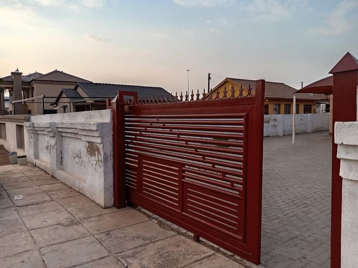 3 Bedroom House For Sale in Mabopane Central with secure parking and air conditioning.