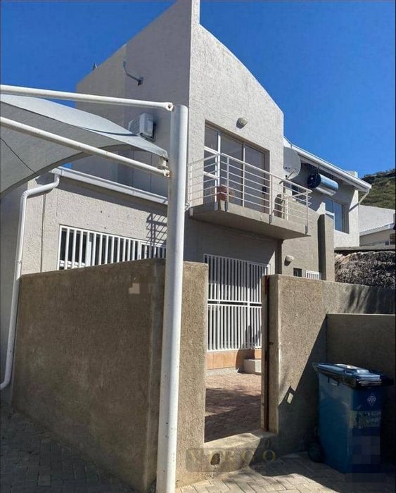 3 Bedroom Townhouse For Sale in Avis with balcony, courtyard, and pet-friendly area.